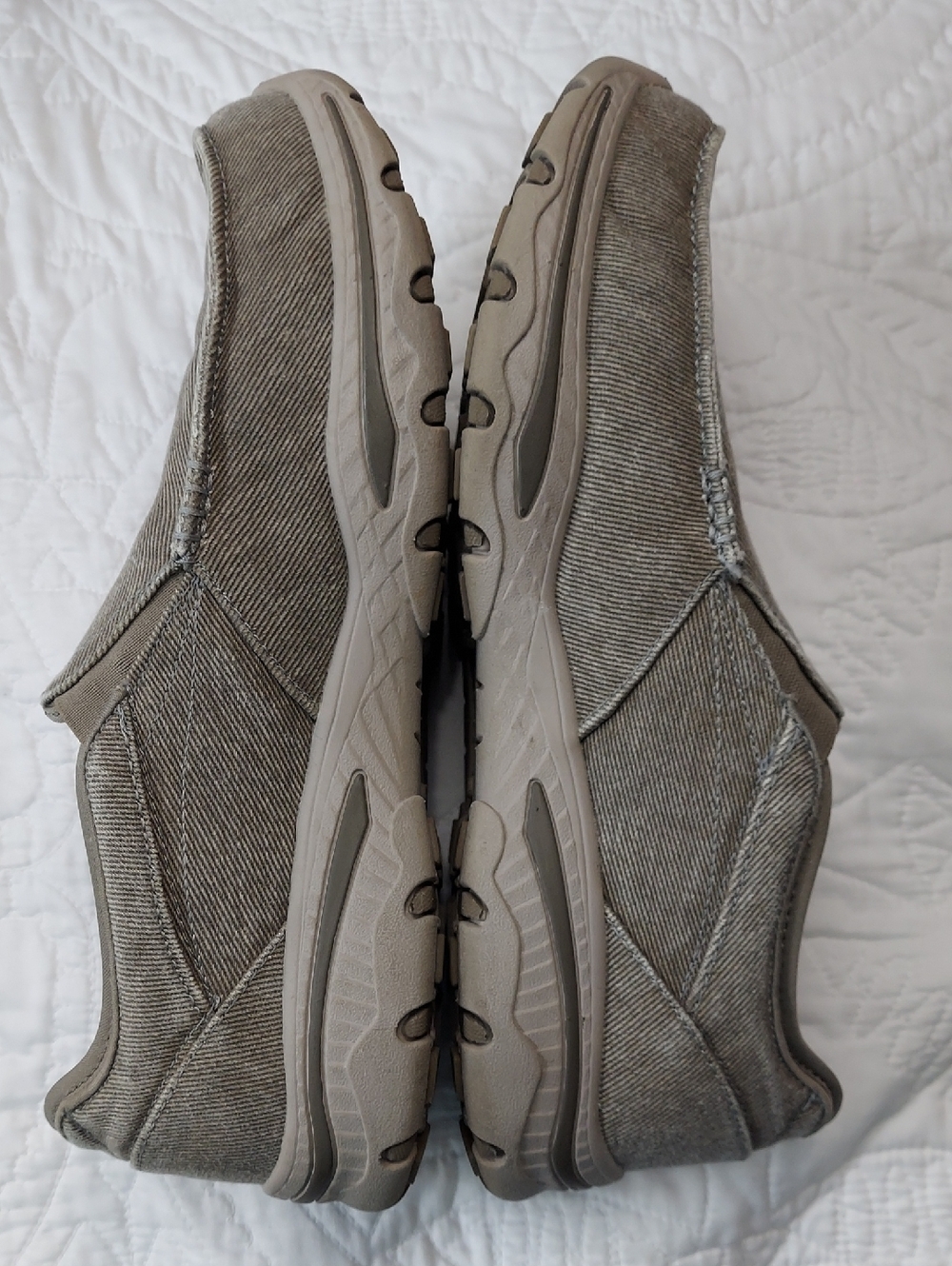 Skechers Men's Slip-On Canvas Loafers in Taupe, Relaxed Fit, Size 10, Like New - Picture 8 of 12